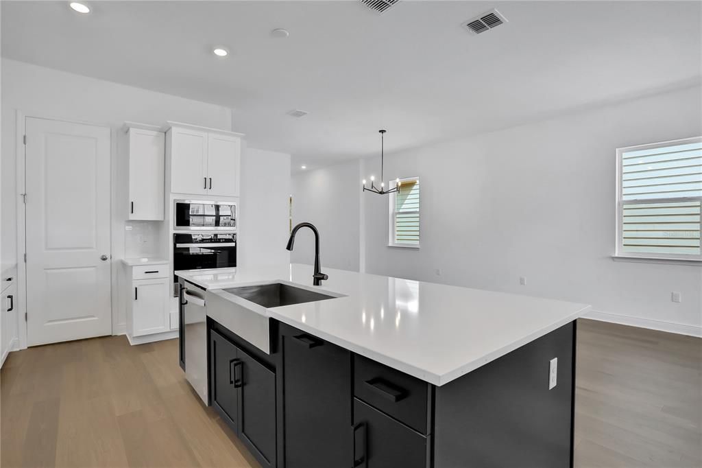 For Sale: $432,032 (3 beds, 2 baths, 1739 Square Feet)