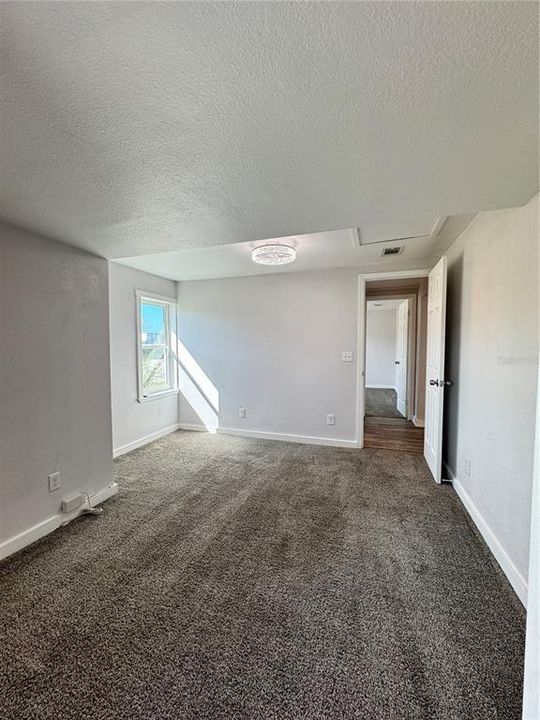 For Sale: $200,000 (2 beds, 1 baths, 752 Square Feet)