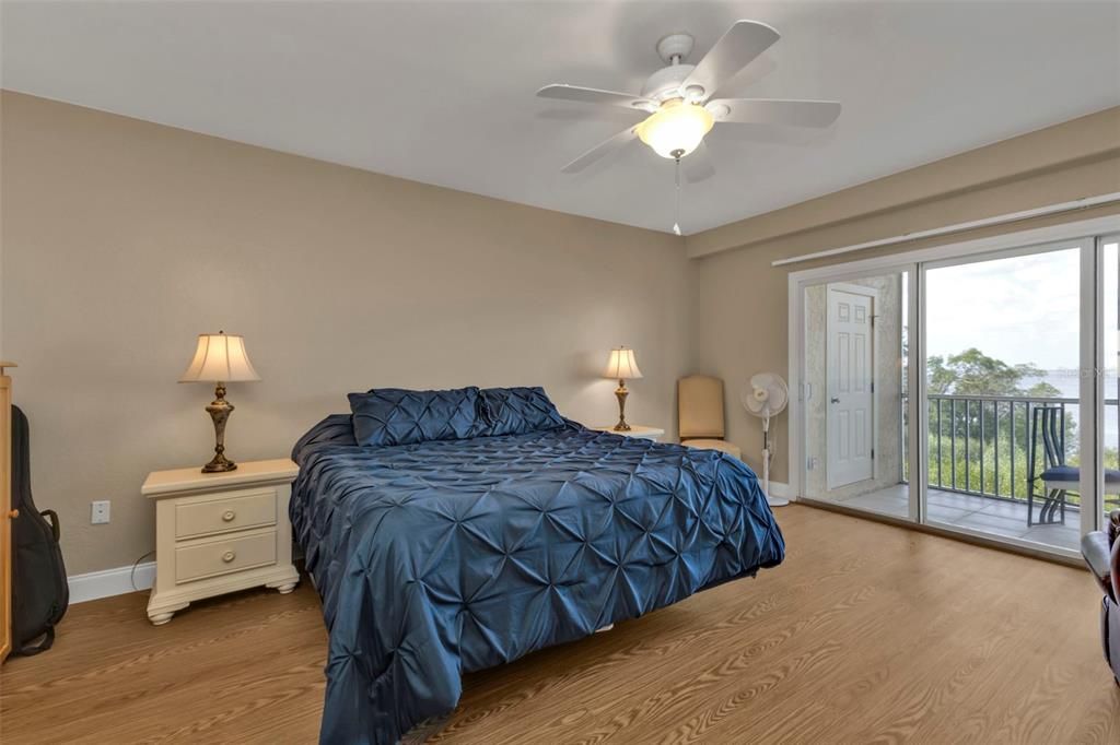 For Sale: $469,400 (2 beds, 2 baths, 1530 Square Feet)