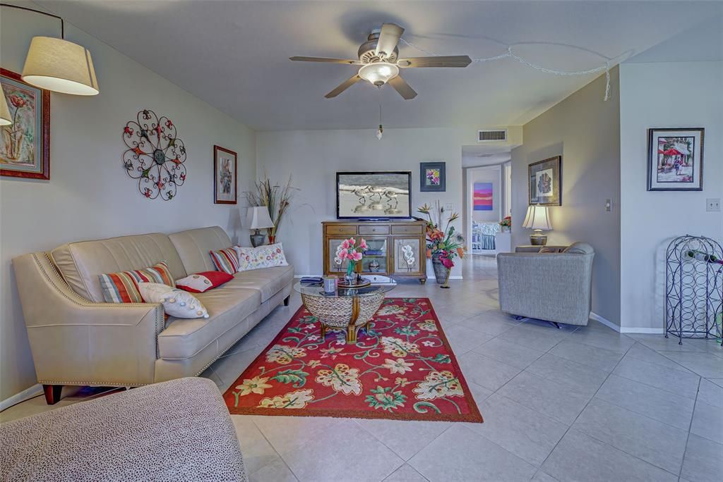 LIVING ROOM LOOKING TOWARDS BEDROOM AREA.