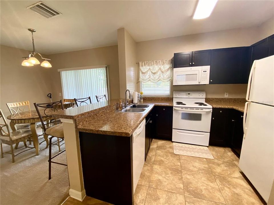 For Sale: $230,000 (2 beds, 2 baths, 1240 Square Feet)