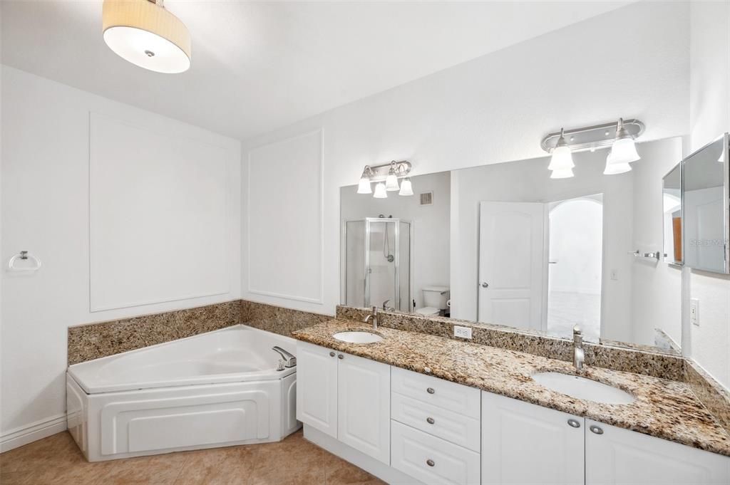 For Sale: $449,000 (2 beds, 2 baths, 1650 Square Feet)