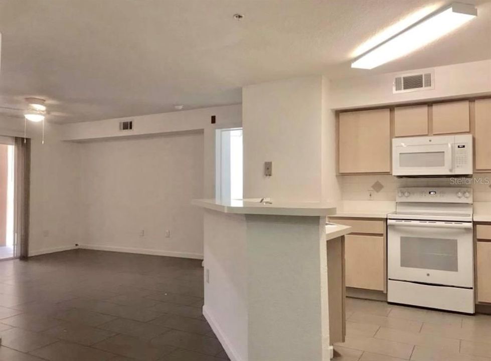 For Rent: $1,700 (2 beds, 2 baths, 990 Square Feet)