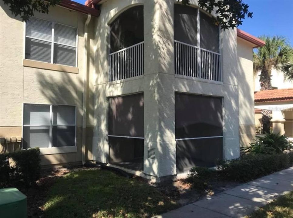 For Rent: $1,700 (2 beds, 2 baths, 990 Square Feet)