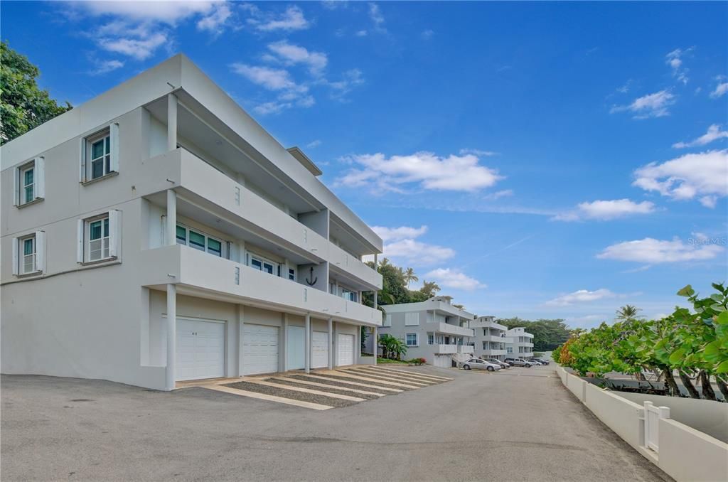 Recently Sold: $365,000 (2 beds, 2 baths, 1188 Square Feet)