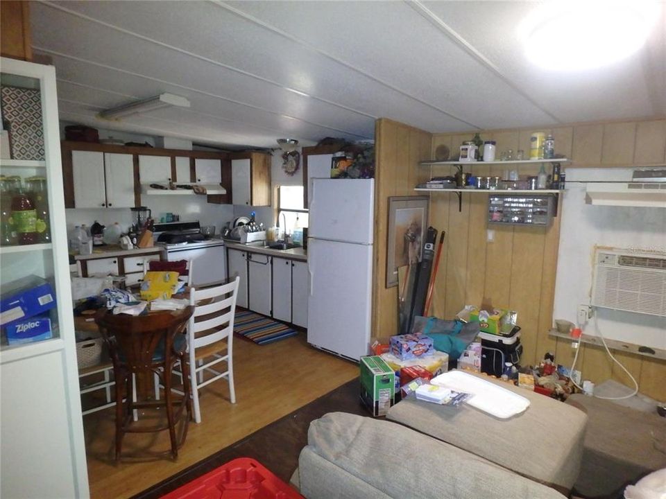 For Sale: $197,000 (2 beds, 2 baths, 1401 Square Feet)