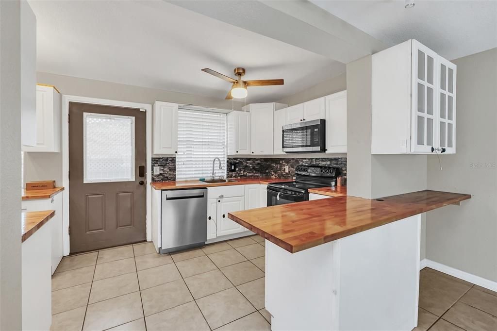 For Sale: $309,000 (3 beds, 2 baths, 972 Square Feet)