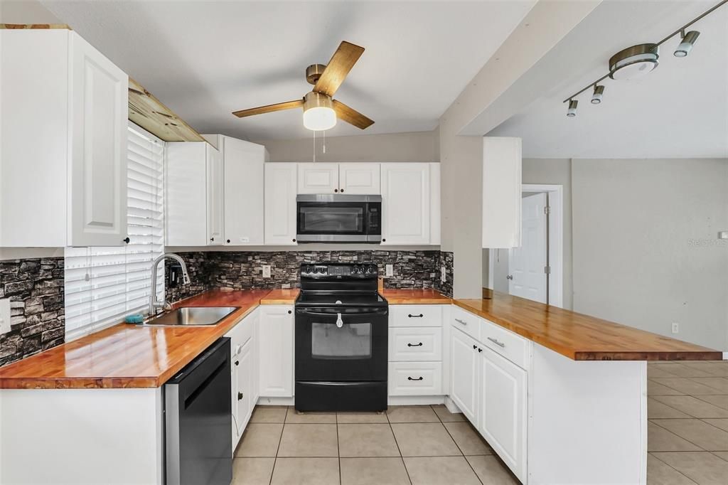 For Sale: $309,000 (3 beds, 2 baths, 972 Square Feet)