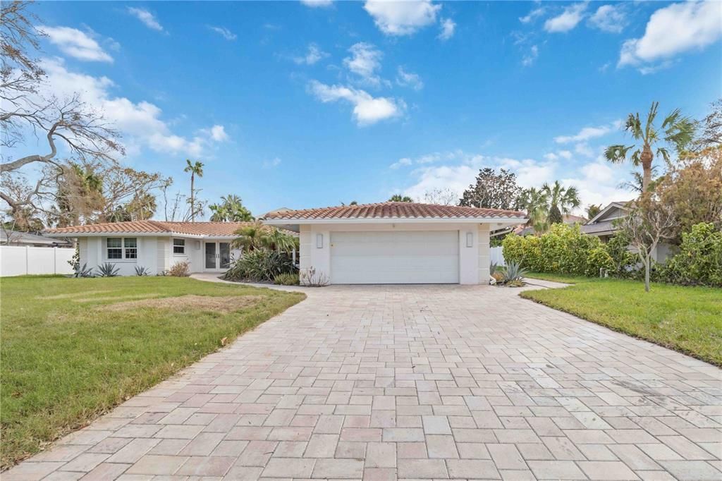 For Sale: $1,500,000 (3 beds, 2 baths, 2074 Square Feet)