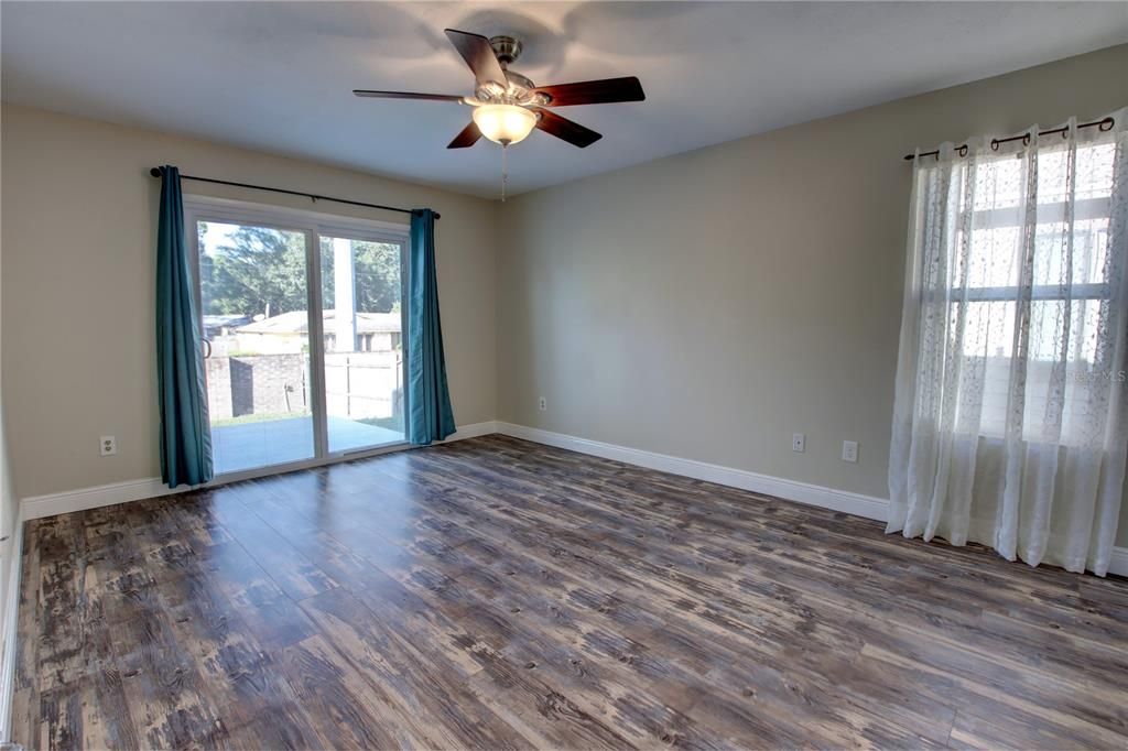 For Sale: $315,000 (3 beds, 2 baths, 1386 Square Feet)