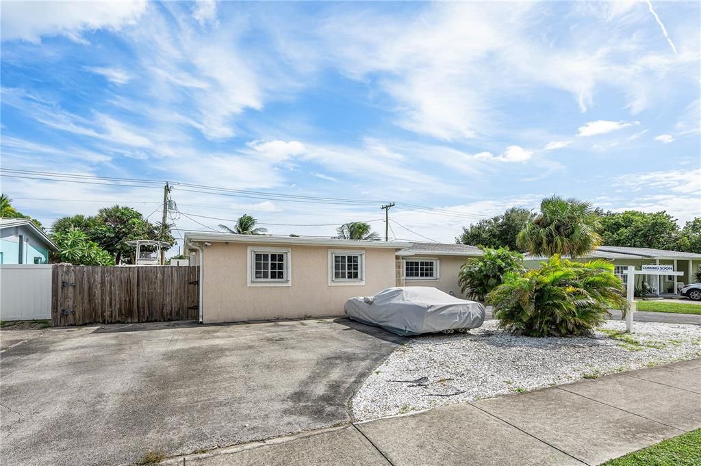 For Sale: $450,000 (4 beds, 2 baths, 1558 Square Feet)