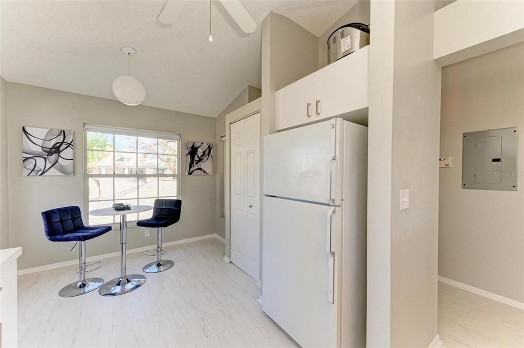 For Sale: $285,000 (2 beds, 2 baths, 1193 Square Feet)