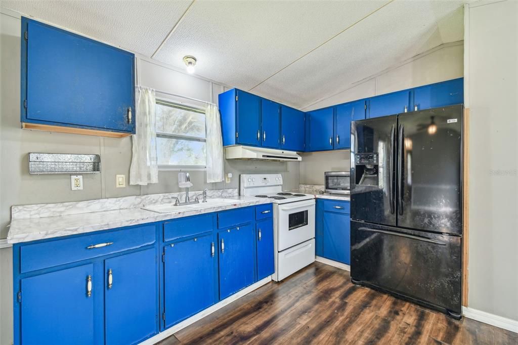 For Sale: $189,000 (2 beds, 2 baths, 980 Square Feet)