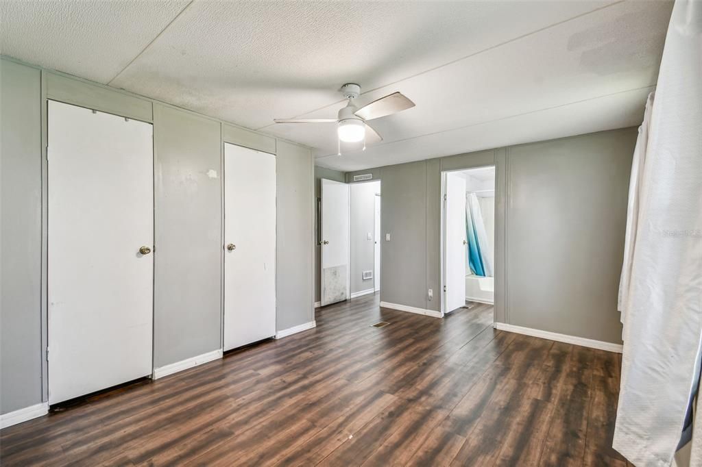 For Sale: $189,000 (2 beds, 2 baths, 980 Square Feet)