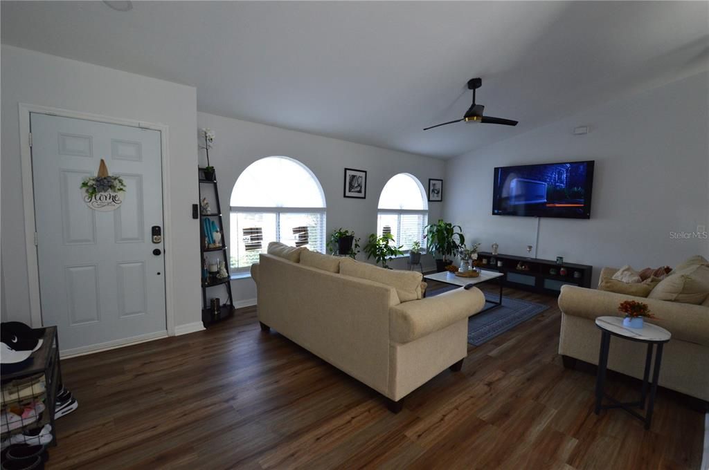 For Sale: $349,000 (3 beds, 2 baths, 1770 Square Feet)