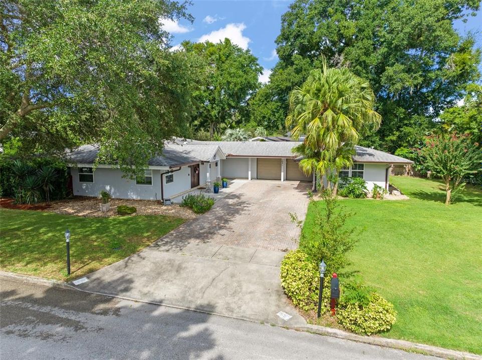 For Sale: $1,395,000 (4 beds, 3 baths, 2762 Square Feet)