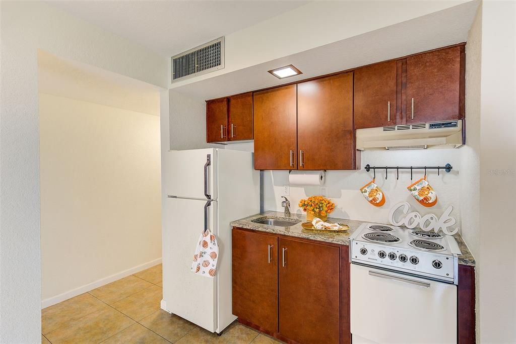 For Sale: $105,000 (1 beds, 1 baths, 391 Square Feet)