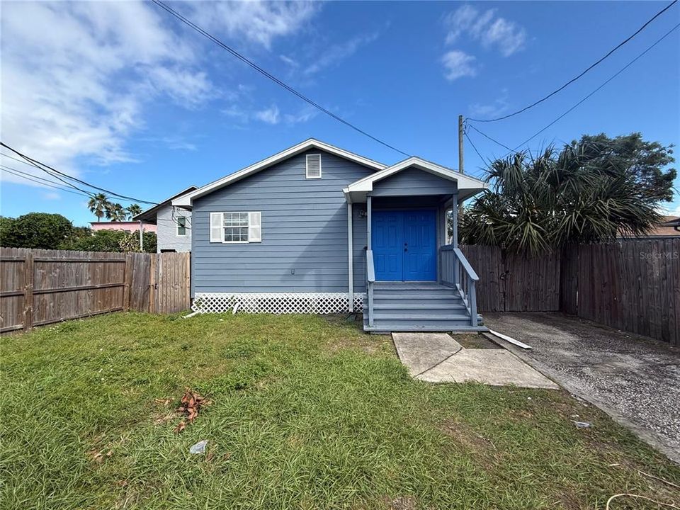 For Sale: $214,999 (3 beds, 1 baths, 792 Square Feet)