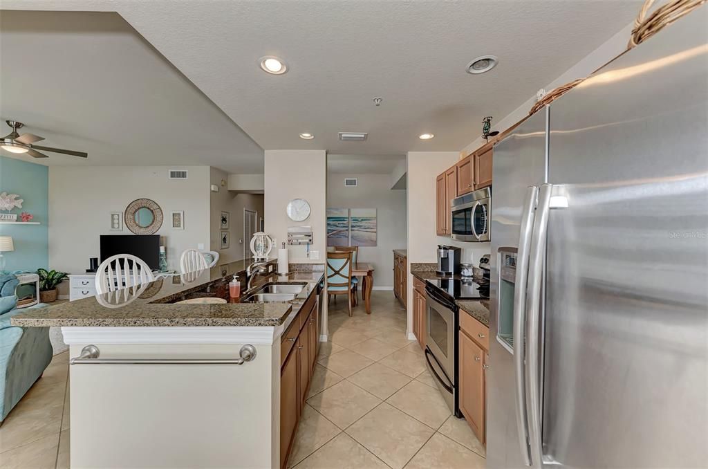 For Sale: $304,999 (2 beds, 2 baths, 1156 Square Feet)