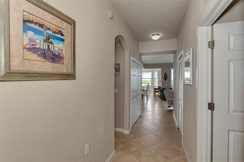 For Sale: $304,999 (2 beds, 2 baths, 1156 Square Feet)