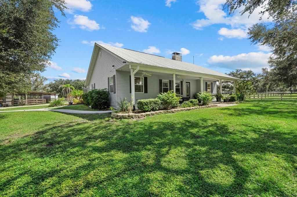 Active With Contract: $750,000 (3 beds, 2 baths, 1682 Square Feet)