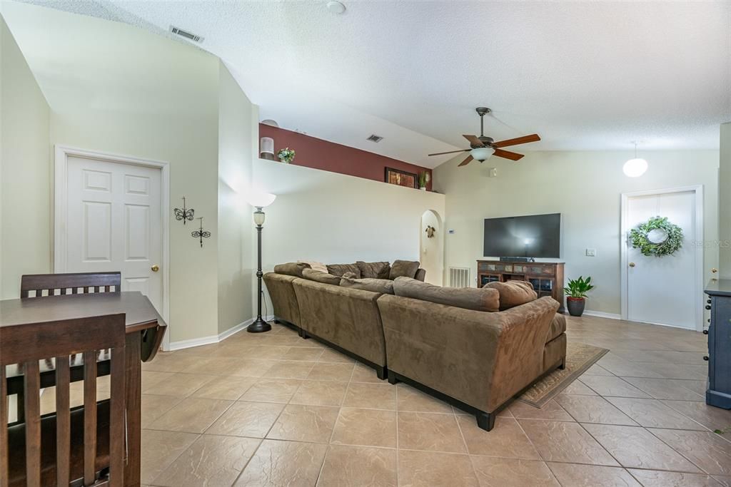 For Sale: $314,900 (3 beds, 2 baths, 1312 Square Feet)