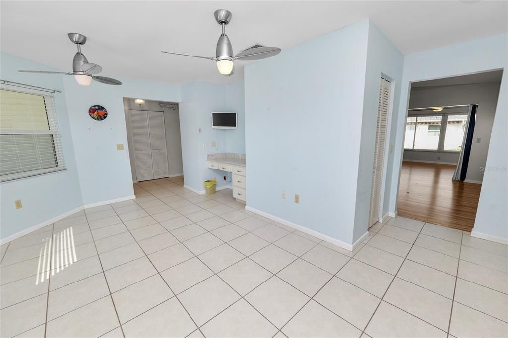 For Sale: $315,000 (2 beds, 2 baths, 1699 Square Feet)