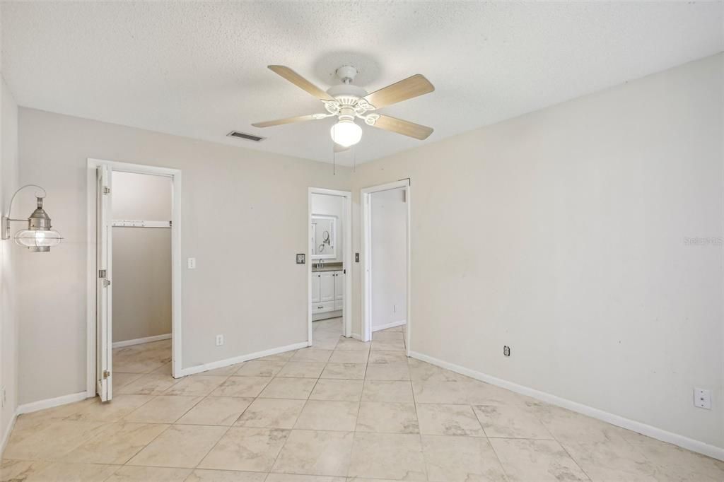 For Sale: $234,900 (3 beds, 2 baths, 1272 Square Feet)