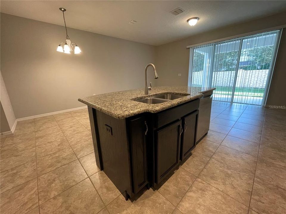 For Rent: $2,295 (3 beds, 2 baths, 1472 Square Feet)