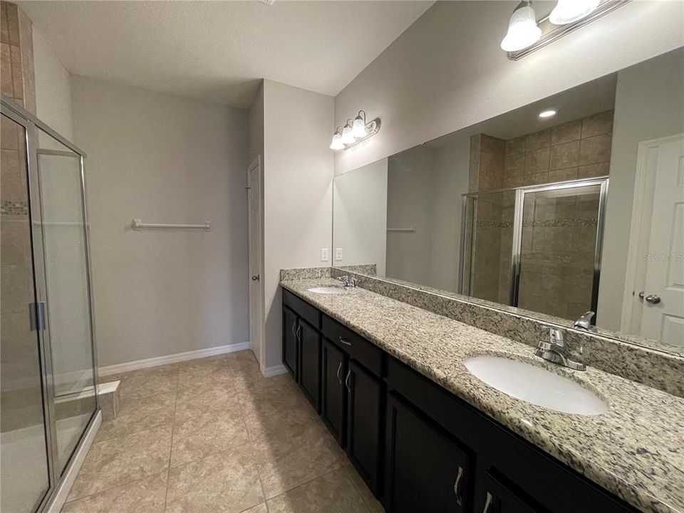 For Rent: $2,295 (3 beds, 2 baths, 1472 Square Feet)