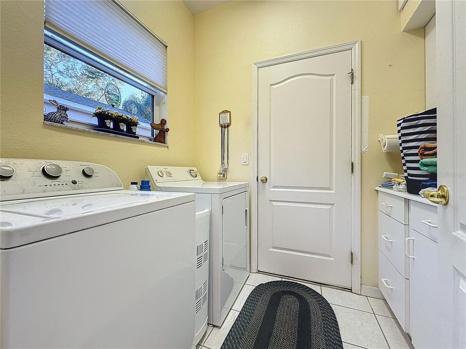 Separate laundry room- washer & dryer convey