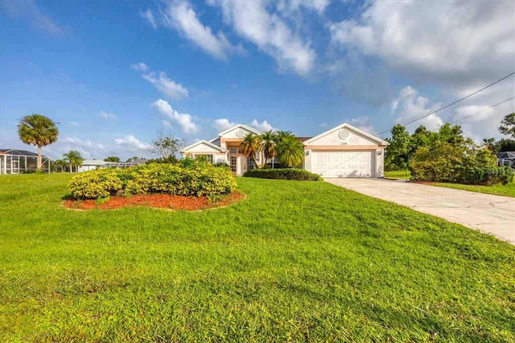 For Sale: $375,000 (3 beds, 2 baths, 1425 Square Feet)