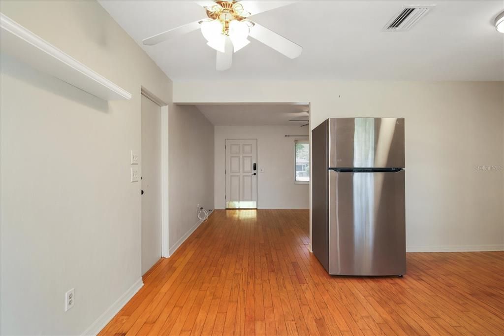 For Rent: $2,000 (2 beds, 1 baths, 953 Square Feet)