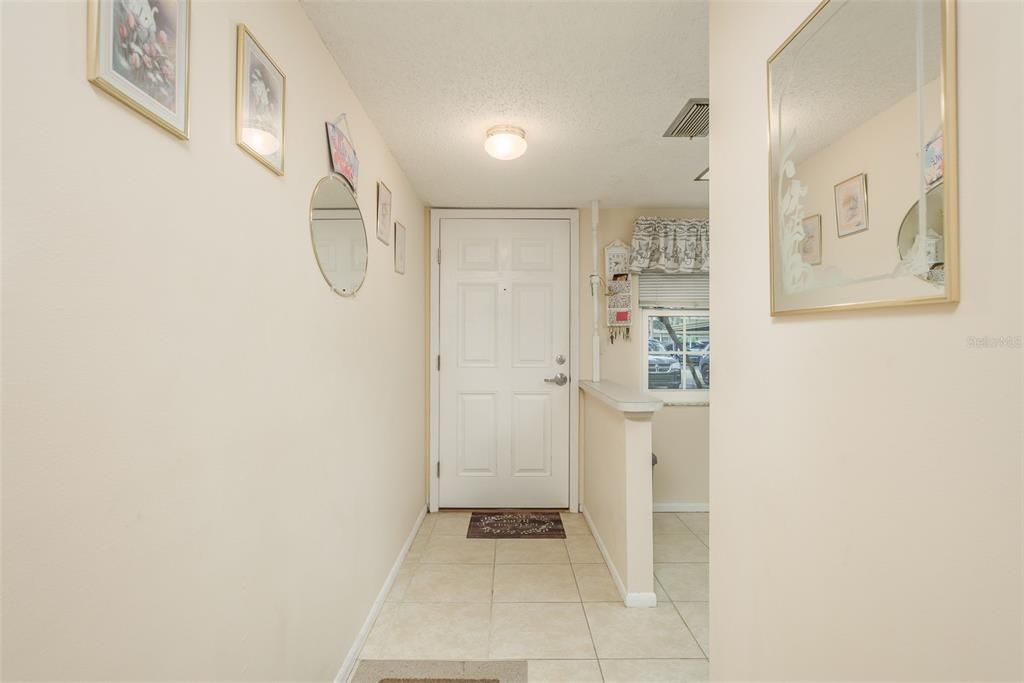 For Sale: $169,888 (2 beds, 1 baths, 973 Square Feet)