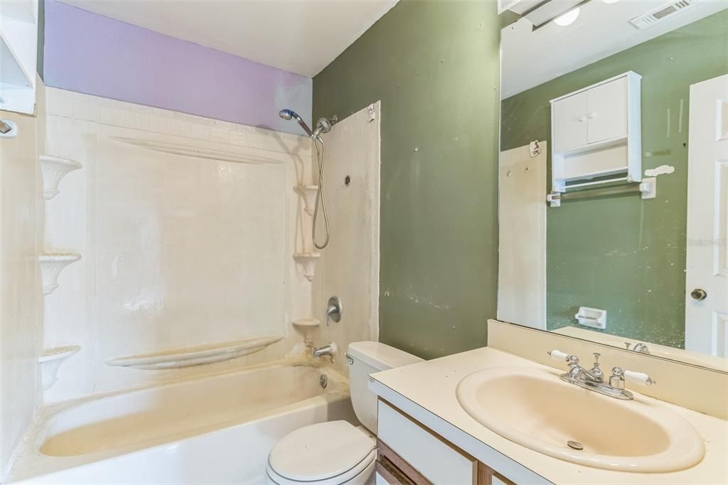 For Sale: $185,000 (3 beds, 2 baths, 1307 Square Feet)