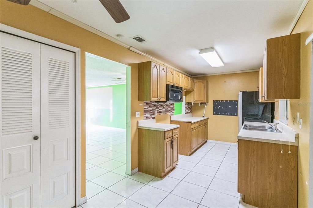 For Sale: $185,000 (3 beds, 2 baths, 1307 Square Feet)