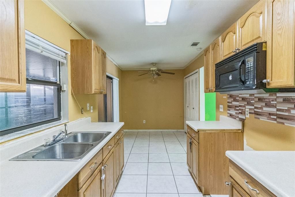 For Sale: $185,000 (3 beds, 2 baths, 1307 Square Feet)