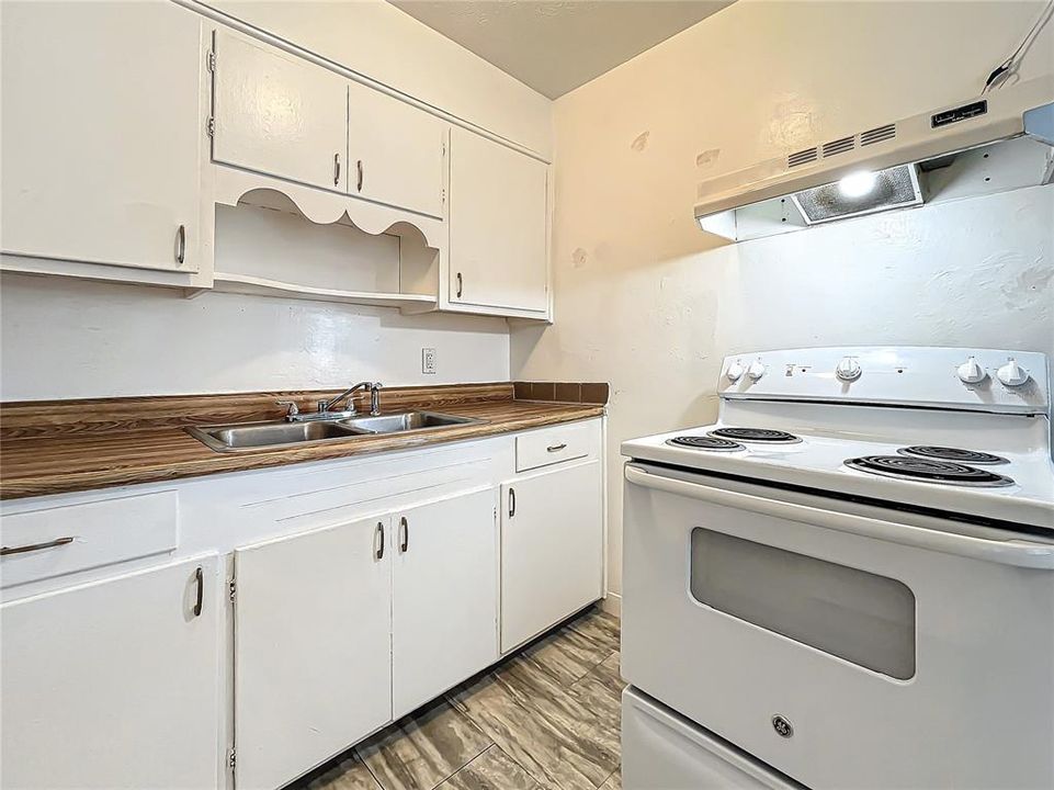 For Sale: $234,900 (2 beds, 1 baths, 776 Square Feet)