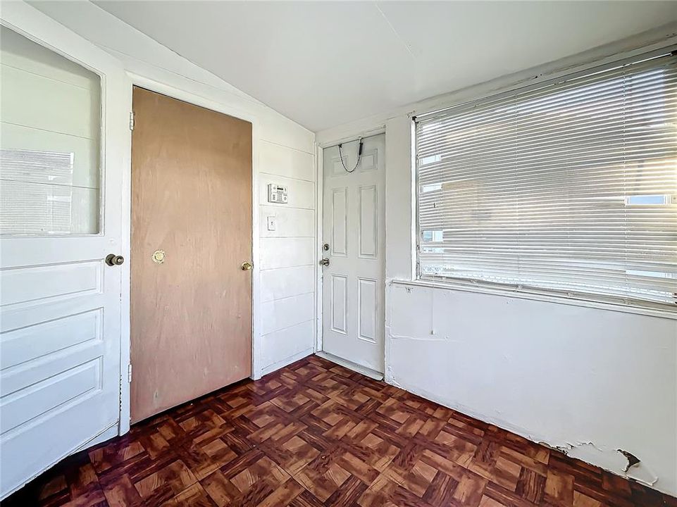 For Sale: $234,900 (2 beds, 1 baths, 776 Square Feet)