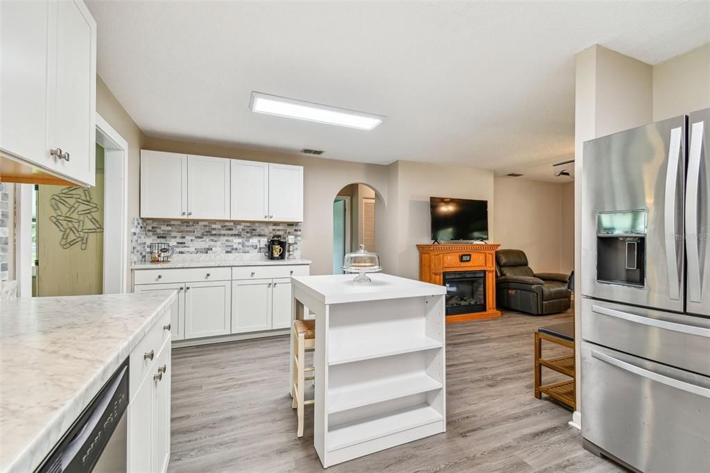 For Sale: $335,000 (2 beds, 2 baths, 1222 Square Feet)