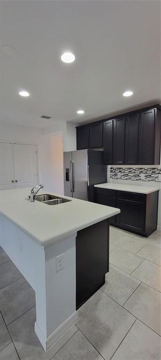 For Rent: $2,400 (3 beds, 2 baths, 1704 Square Feet)