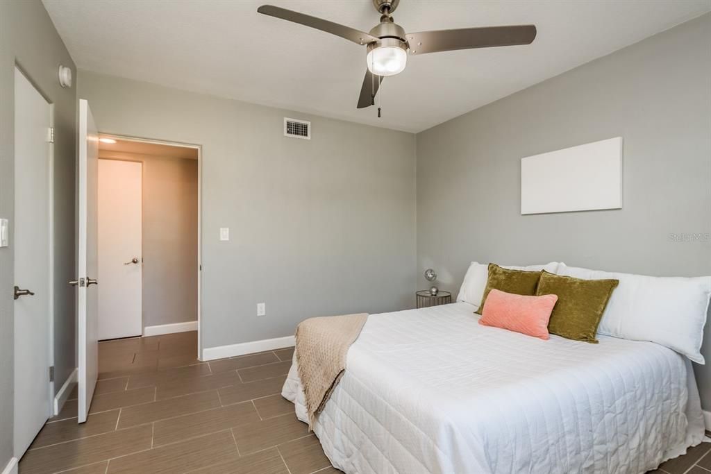 For Sale: $475,000 (2 beds, 1 baths, 951 Square Feet)