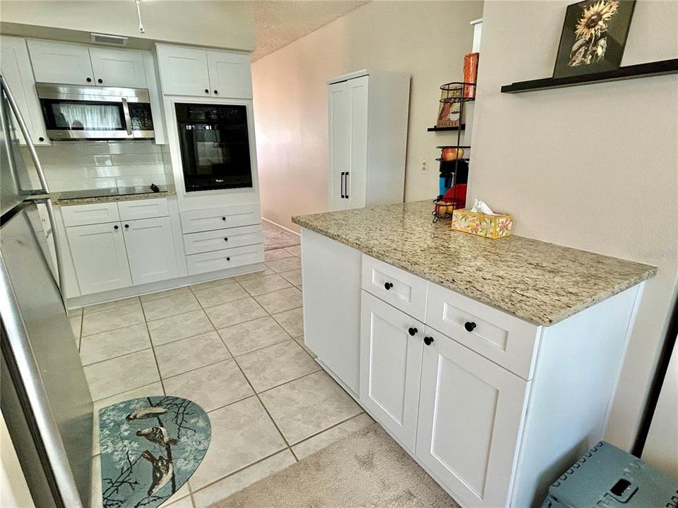 For Sale: $199,900 (2 beds, 2 baths, 1100 Square Feet)