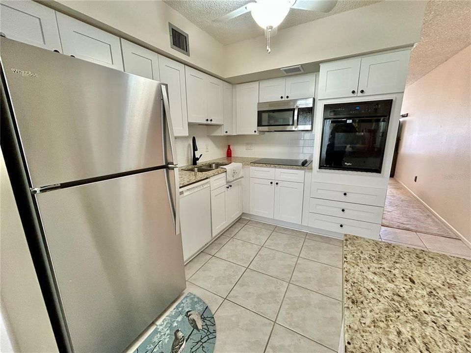 For Sale: $199,900 (2 beds, 2 baths, 1100 Square Feet)