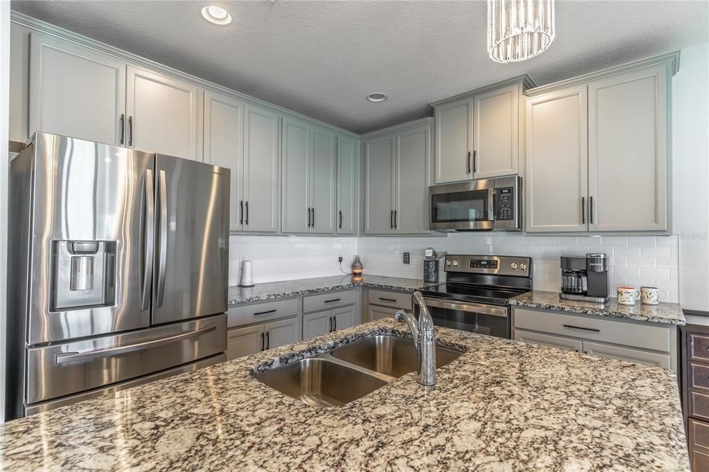 Gorgeous Granite & Ample Cabinets