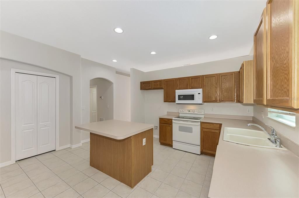 For Sale: $359,900 (3 beds, 2 baths, 2035 Square Feet)