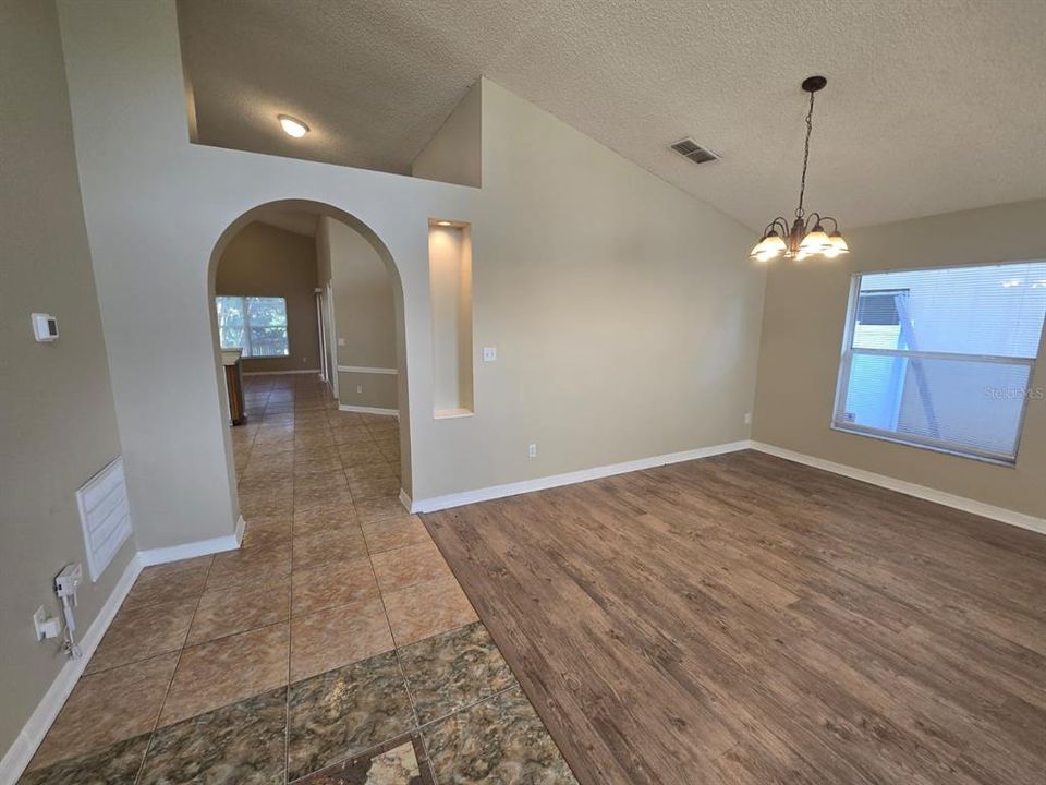 For Sale: $299,900 (3 beds, 2 baths, 1642 Square Feet)