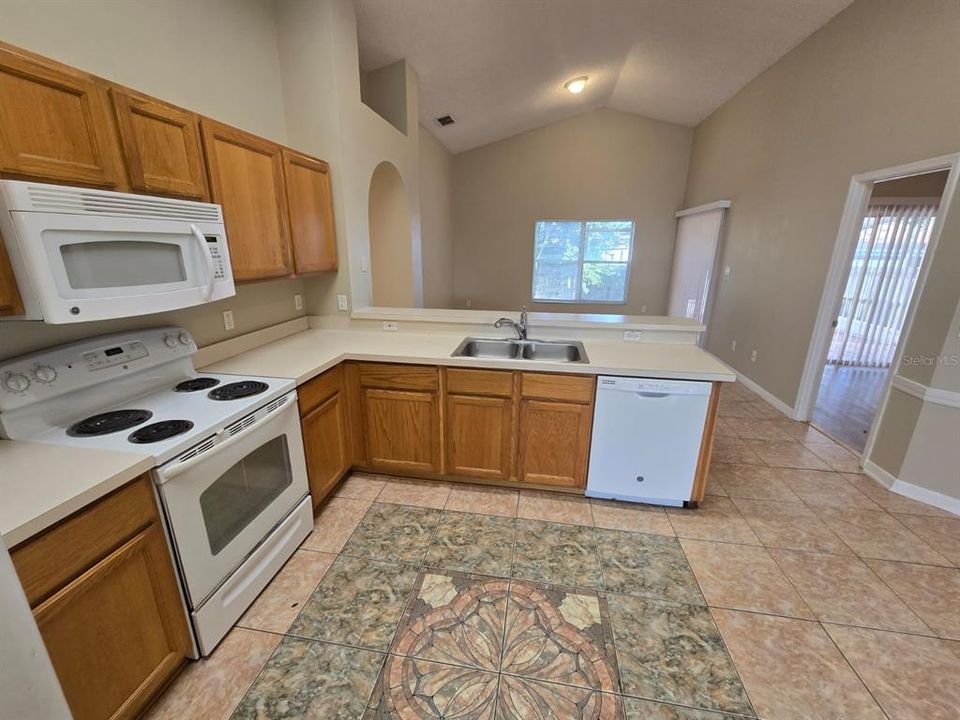 For Sale: $299,900 (3 beds, 2 baths, 1642 Square Feet)