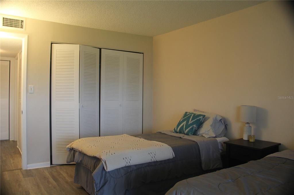 For Sale: $80,000 (1 beds, 1 baths, 725 Square Feet)