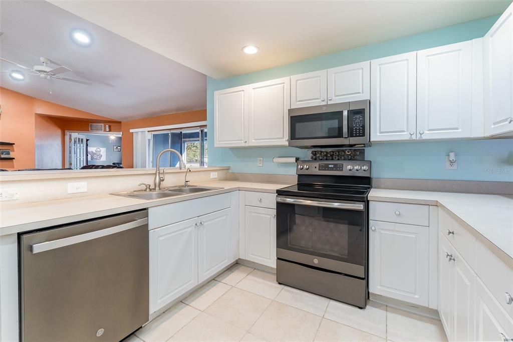 For Sale: $339,900 (3 beds, 2 baths, 1793 Square Feet)